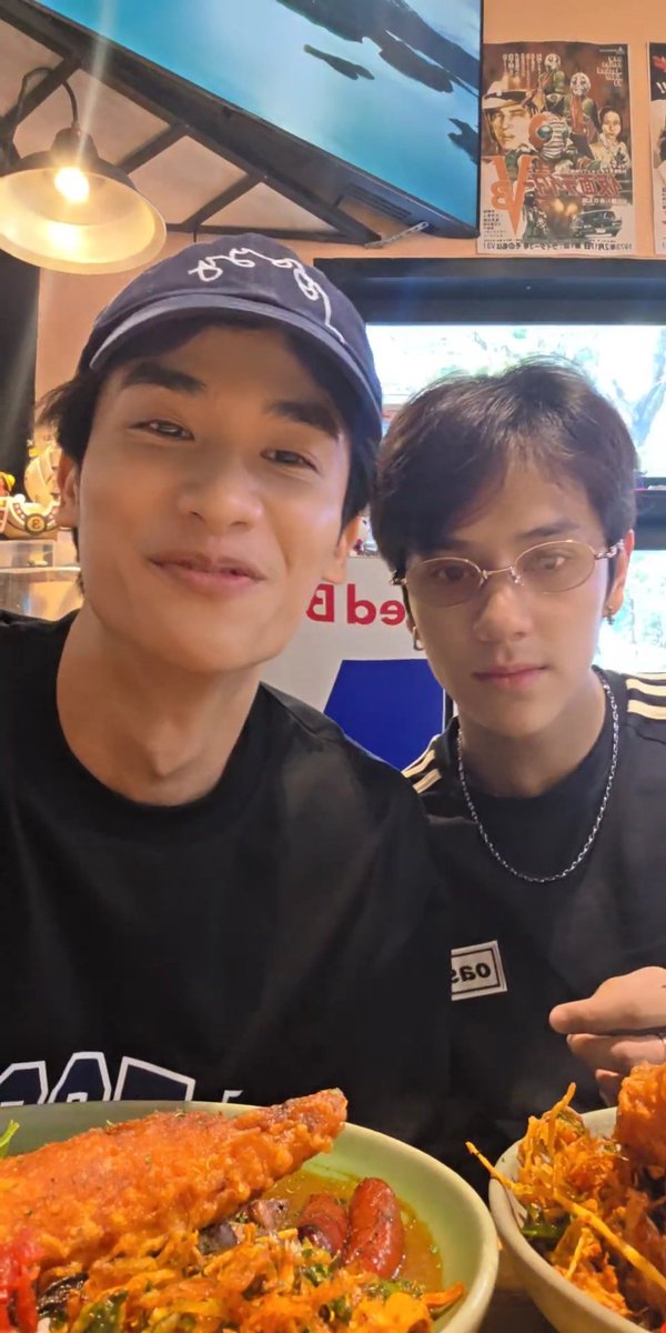 [270126] Nanon IG Live &amp; Tay TikTok Live
ช่วงสององค์ชายอีสไปเมาท์ไป 😋🍛

NANON 🔗 youtu.be/AgQMJkw6hvI
TAY 🔗 youtu.be/6dDoFpPFv10

#mynameisnanon #คุณเอ็นของNNN
#Tawan_V #ScarletHeartTH