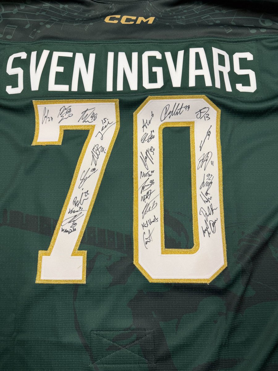 Än har ni chansen att vara med i utlottningen av den exklusiva Sven-Ingvarströjan. Den är signerad av hela laget och av Oscar Magnusson. Skynda, skynda, utlottning sker på fredag! Swisha minst 100 kr för att delta i utlottningen. Tröjan kan bli din! 123-614 63 28