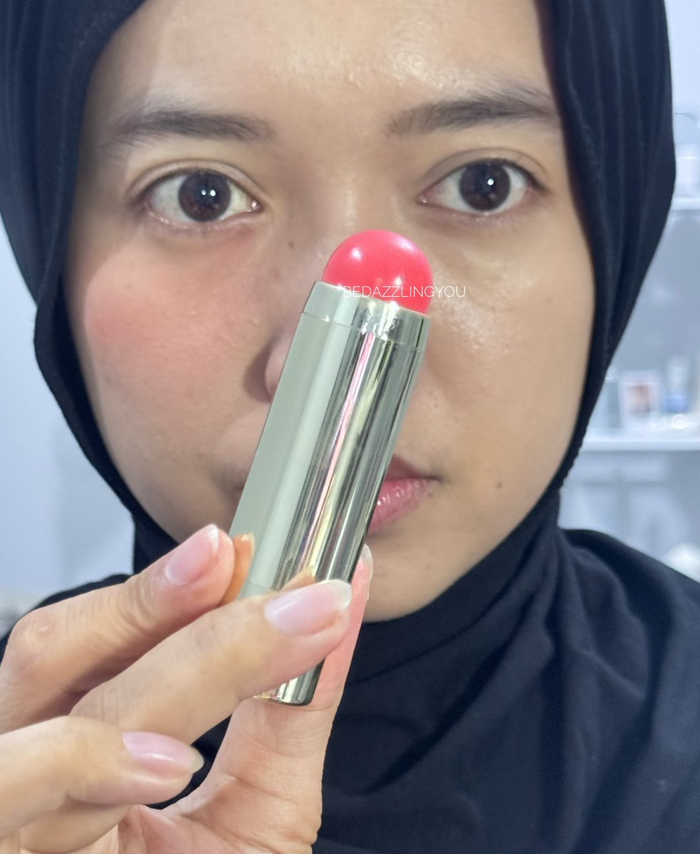 ih suddenly became bling blush, bcs of this cutie stick blush ♡