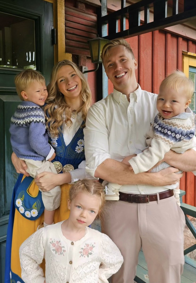 Hej gott folk!😊

Vi letar efter ett boende att hyra för vår familj under hela sommaren (juni–augusti, ca 3 månader).

Optimalt sett ett rymligt hus/villa/stuga/gård, med tre eller fler sovrum, beläget inom två timmars bilresa från Stockholm.

Känner du till något som kan vara