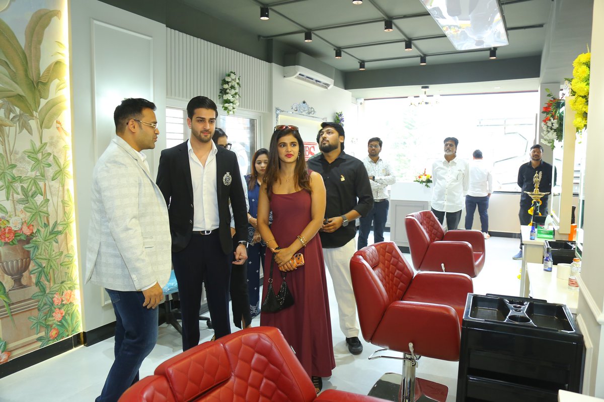 Ample Reach PR tweet media