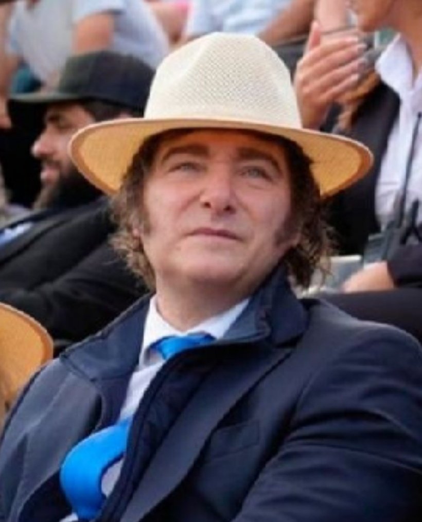 Todavía no terminó el primer mes de 2026 y Milei ya fue a Córdoba, Davos, Paraguay, Mar del Plata y ahora se va a Nueva York.

Se abrazó con virgos, gatos, fachos, mató a Maquiavelo y se le cayó el acuerdo MERCOSUR - Unión Europea.

CERO LOGROS. TODOS FRACASOS.
CON LA NUESTRA.