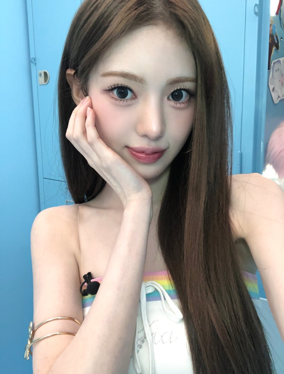 [📸]
260127 #슥슥팡팡 스튜디오

티키들이랑 수다 떨듯이 찍은 슥슥팡팡🩵
재밌게 봐주기🥰

#KiiiKiii #키키
#SUI #수이
#404_NewEra #404_뉴에라 #DeluluPack 
#KiiiKiii_404_NewEra #KiiiKiii_DeluluPack