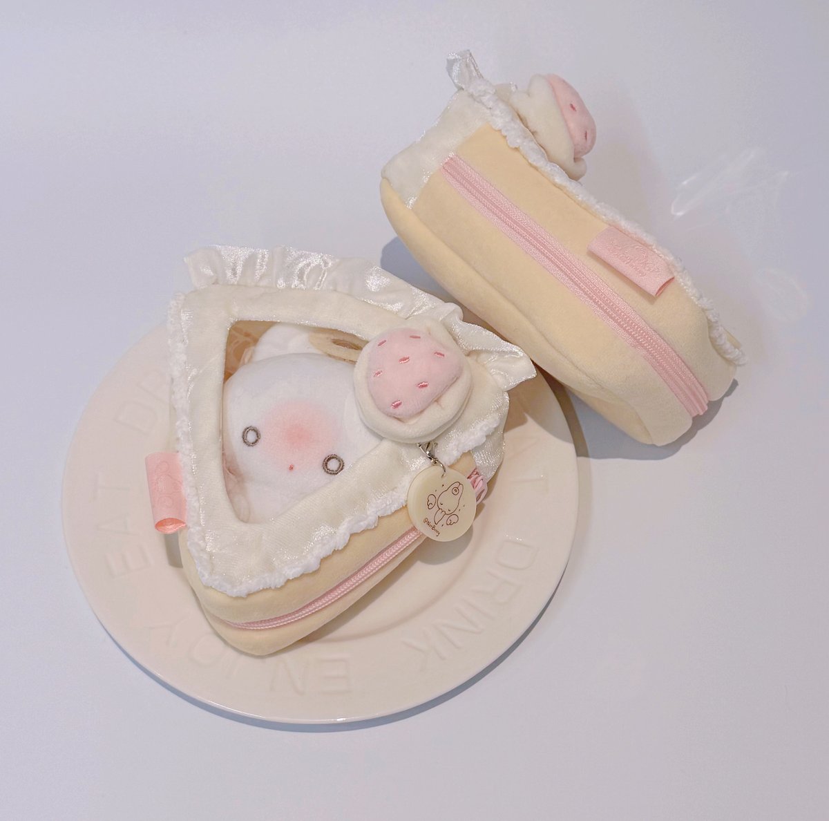 low__star's tweet image. 웹사이트 개설 기념 ★. ݁₊
#follow + #rt 한 분께 해당 파우치를 보내드립니다 !!

많은 관심 부탁드려요 ..🍓ɞ 
lowstarr.com