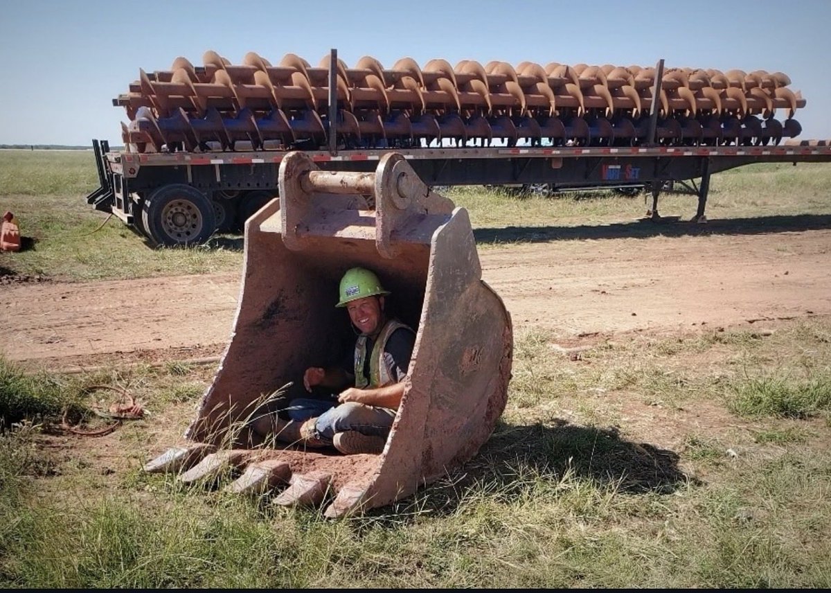 westtexasboring's tweet photo. 𝘼𝙨 𝙛𝙖𝙧 𝙖𝙨 𝙈𝙖𝙣 𝘾𝙖𝙢𝙥𝙨 𝙜𝙤, 𝙞𝙩’𝙨 𝙥𝙧𝙚𝙩𝙩𝙮 𝙨𝙥𝙖𝙘𝙞𝙤𝙪𝙨. 𝘼𝙣𝙙 𝙮𝙤𝙪 𝙘𝙖𝙣’𝙩 𝙗𝙚𝙖𝙩 𝙩𝙝𝙚 𝙥𝙧𝙤𝙭𝙞𝙢𝙞𝙩𝙮 𝙩𝙤 𝙩𝙝𝙚 𝙟𝙤𝙗 𝙨𝙞𝙩𝙚. 😂

#livinthedream https://t.co/Dk63yJIRiY