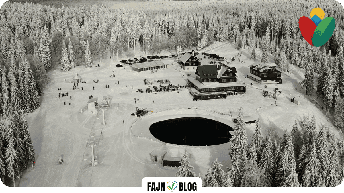 chribyzdanice's tweet photo. Legenda Rychlebských hor! 🏔️ Chata Paprsek slouží turistům už od roku 1932. Původní architektura, kaple sv. Kryštofa a poloha mimo civilizaci. 🌲 #fajnblog #paprsek #rychlebskehory
https://t.co/cxpVVIAAIR https://t.co/tqEyy4WUGf