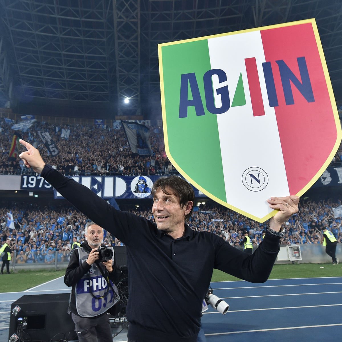 Pure nella conf. stampa pre Chelsea #Conte si conferma di un'altra categoria.È, e resterà, un vincente. Con buona pace di quelli che lo criticano per partito preso, magari dopo averlo sognato alla guida delle loro squadre del cuore, e di certi napoletani malati di provincialismo.