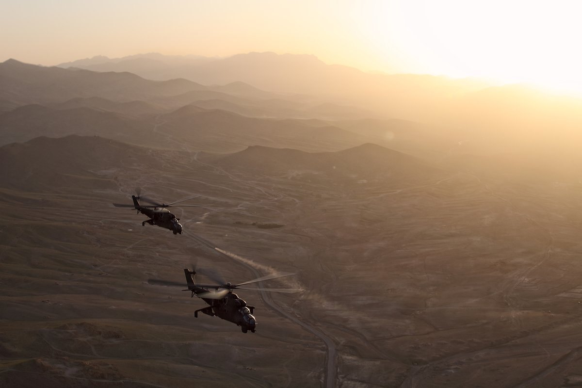 Jeszcze słówko odnośnie naszych w Afganistanie, którzy rzekomo byli "little off the frontlines". Kolega, super doświadczony, wielokrotnie odznaczany pilot Mi-24, (od kilku lat w cywilu) skomentował do innego kolegi-pilota pod jednym z moich zdjęć wracając do 2011 roku. Cytuję za