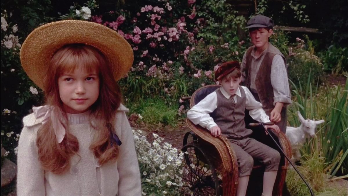 ribbon_rosy's tweet image. 両親を失い心を閉ざした少女が荒れた花園を再生させることで成長していく𝐓𝐡𝐞 𝐒𝐞𝐜𝐫𝐞𝐭 𝐆𝐚𝐫𝐝𝐞𝐧

孤独な少女が周りの人々と共に再び生きる喜びを得ていく姿が観ていてとても温かい気持ちになる

制作総指揮がフランシス•コッポラ監督なので細部までこだわった美しい花園にも癒される🪻˖⊹