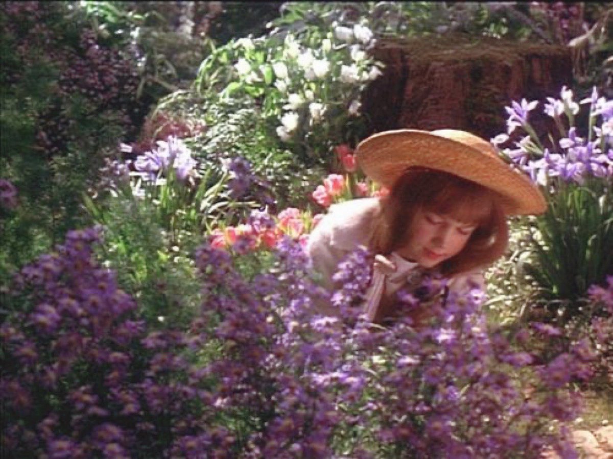 ribbon_rosy's tweet image. 両親を失い心を閉ざした少女が荒れた花園を再生させることで成長していく𝐓𝐡𝐞 𝐒𝐞𝐜𝐫𝐞𝐭 𝐆𝐚𝐫𝐝𝐞𝐧

孤独な少女が周りの人々と共に再び生きる喜びを得ていく姿が観ていてとても温かい気持ちになる

制作総指揮がフランシス•コッポラ監督なので細部までこだわった美しい花園にも癒される🪻˖⊹