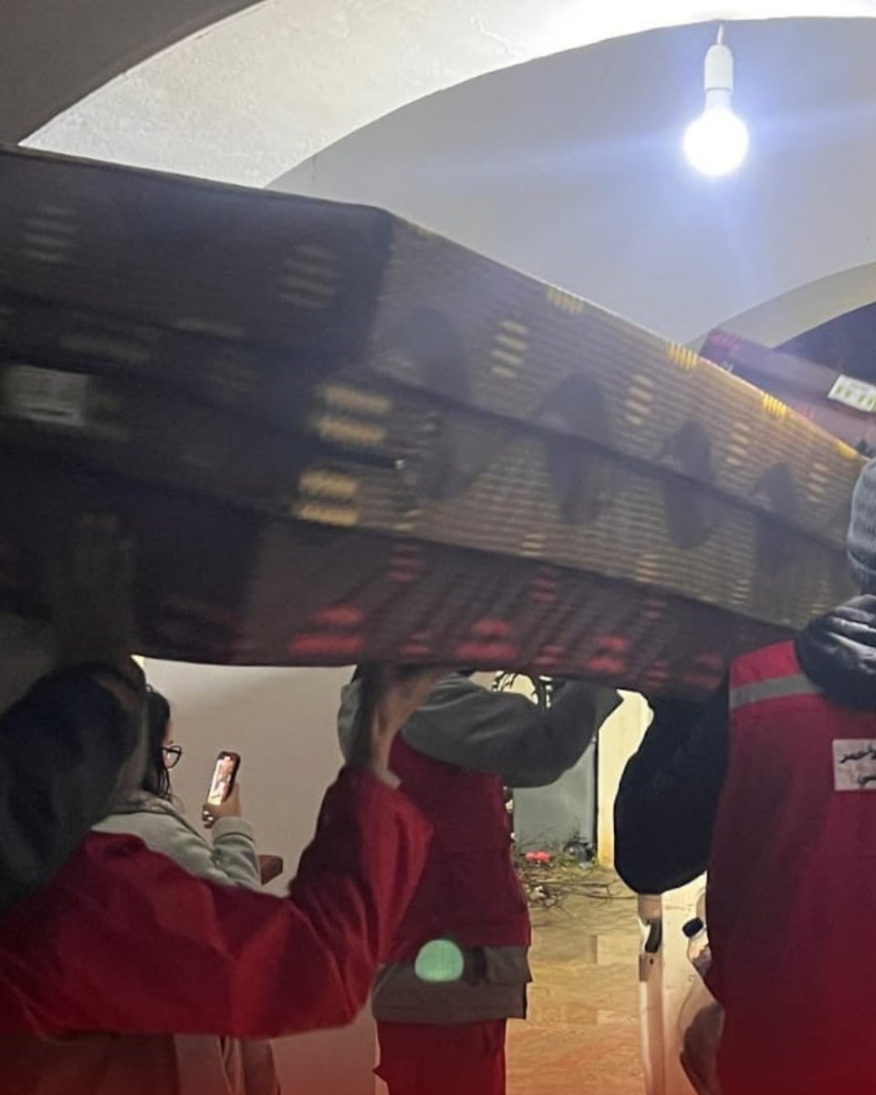 IFRC_MENA's tweet photo. على إثر الفيضانات الأخيرة التي شهدتها البلاد، نفّذ @CroissantRouge تدخّلات إنسانية عاجلة لدعم العائلات المتضرّرة في كافة المناطق المتضررة التي لحقت بها أضرار مادية.

وشملت الاستجابة توزيع فرشات نوم وأغطية لتلبية الاحتياجات الأساسية، وذلك بدعم من الهيئة الوطنية للهلال الأحمر التونسي وبالتنسيق مع السلطات المحلية.

شكرًا لفرق الهلال الأحمر التونسي وشركائه على جهودهم الإنسانية المتواصلة.