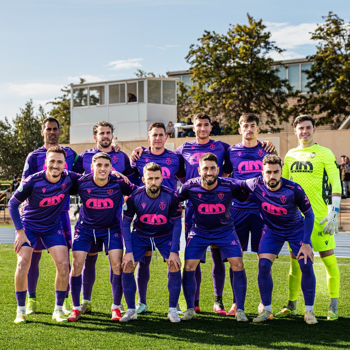 Seguimos sumando!🟣🟣
Gracias por el apoyo a pesar del viento y el frío! <a href="/RealJaenCF/">Real Jaén C.F.</a>