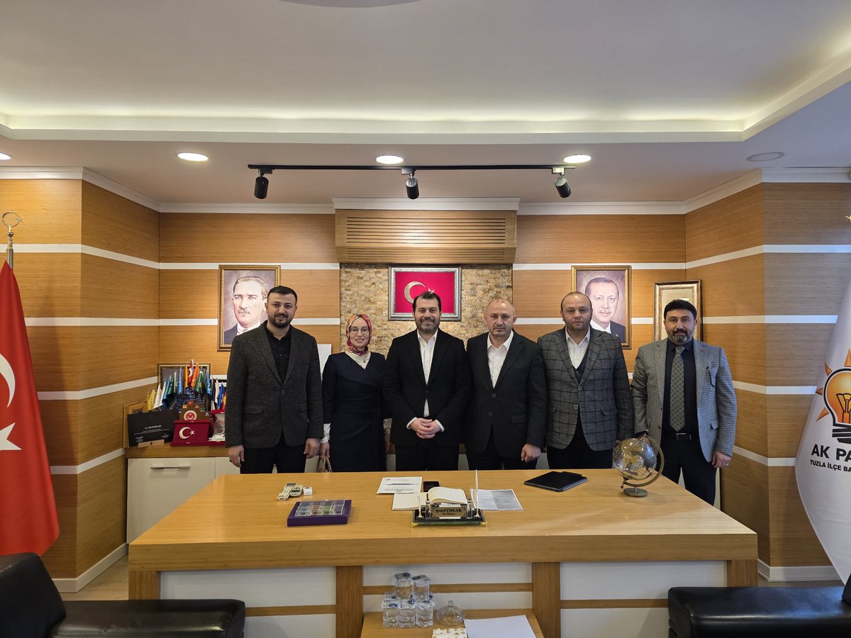 Giresun Federasyonu Başkanı İzzet YAYLA,
Tuzla Giresun Çatakkırı Derneği Başkanı Recep YAYLA ve
GÖRFED Yönetim Kurulu Üyesi Feyza Çiğdem TAHMAZ,
İlçe Başkanımız <a href="/serefcolak/">Şeref ÇOLAK 🇹🇷</a> ’ı ziyaret etti.
Karşılıklı nezaket çerçevesinde gerçekleşen ziyarette, hemşehri derneklerinin çalışmaları