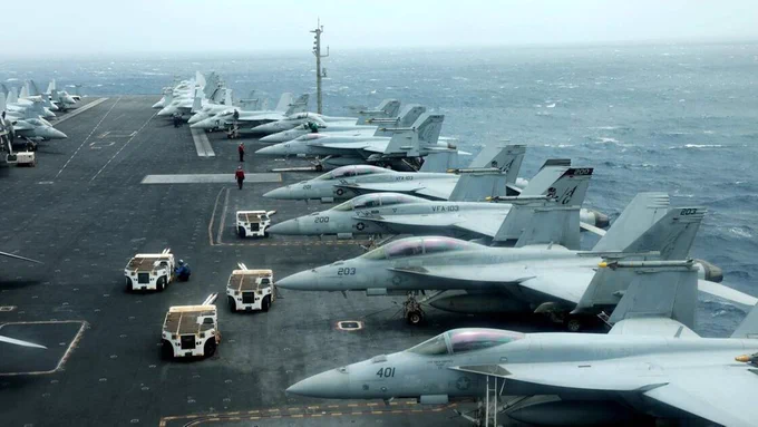 گزارش روزنامه گاردین: امریکا و اسرائیل برای سرنگونی حکومت ایران به رهبری این کشور حمله میکند