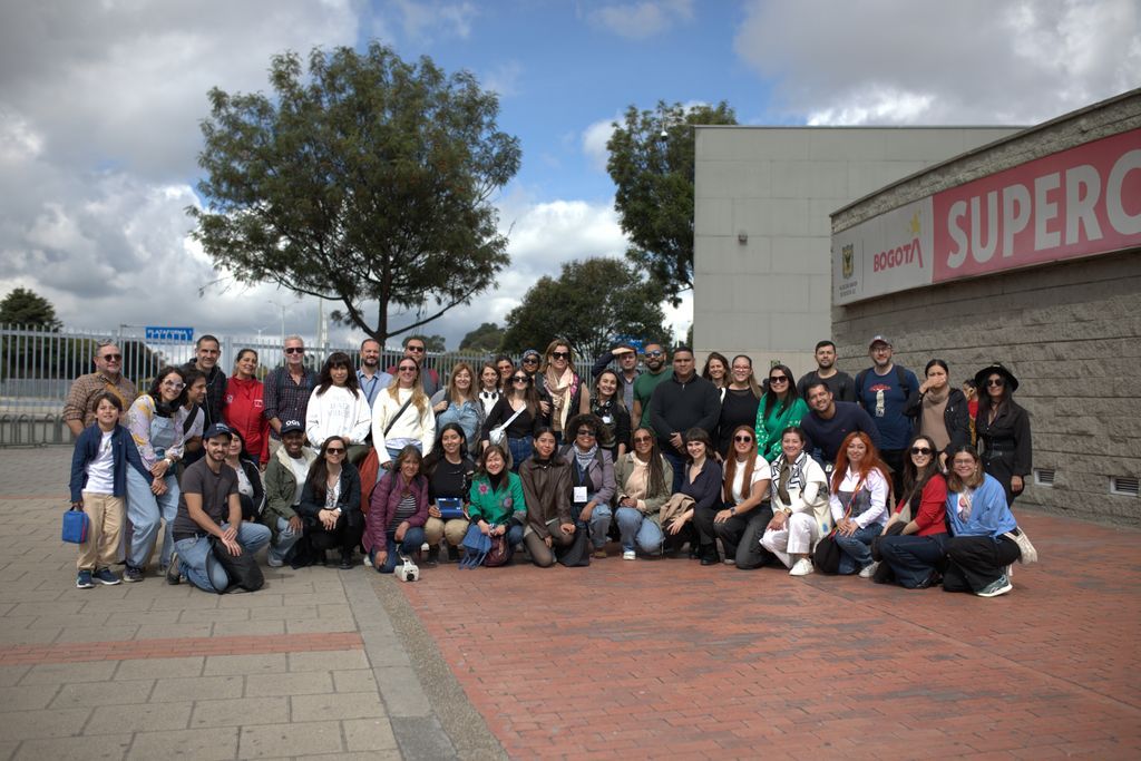 avantiaproject's tweet photo. 🌍 Transformando Bogotá a través de una movilidad más inclusiva y limpia

En diciembre de 2025 se celebró en Bogotá el evento de clausura del proyecto AVANTIA, titulado “Encuentro internacional: transformando Bogotá a través de una movilidad más inclusiva y limpia”.

Tras más de tres años de trabajo, AVANTIA cerró con tres días de actividades en la ciudad, reuniendo a representantes de ciudades de Colombia, América Latina y otras regiones del mundo para compartir resultados, intercambiar experiencias y fortalecer la cooperación internacional.

Los aprendizajes del proyecto seguirán generando impacto en Bogotá, contribuyendo a mejorar la movilidad urbana, la calidad del aire y la incorporación de la equidad de género en las políticas de transporte, además de inspirar a otras ciudades a nivel internacional.

🤝 Socios del proyecto AVANTIA:
 @UEenColombia · @metropolis_org · @Bogota 

#AVANTIA #MovilidadUrbana #MovilidadInclusiva #Bogotá #CiudadesSostenibles #CooperaciónInternacional