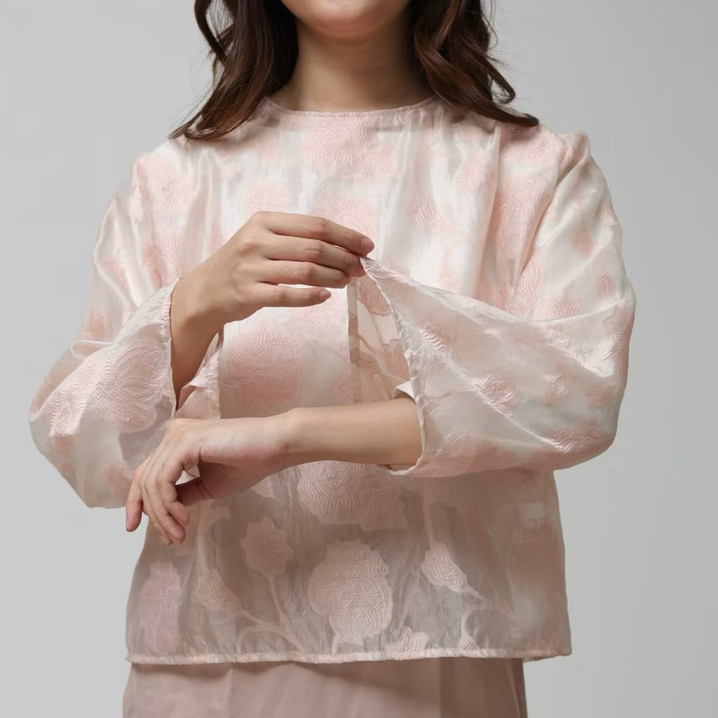 ikannncupang's tweet photo. mau spill spill atasan motif agak nonjol gitu, cantik bgt. aesthetic parah 𐙚⋆°｡⋆♡ https://t.co/yR233SS96n