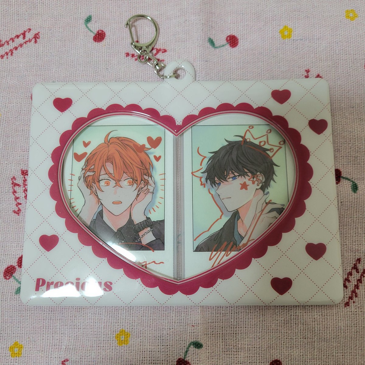 #サンキューマート
可愛い(*'∀'人)♥*+
バレンタインなポーチとか可愛いの色々あったけどひとまず♥
2枚のカードが仲良く入ってむちゃくちゃ可愛い！！！！
Loveすぎる♥♥