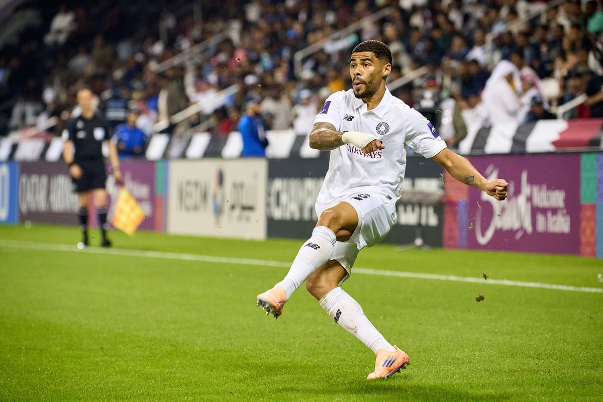 Al Sadd celebrate after defeating their UAE opponents Shabab Al Ahli Dubai FC, thanks to Rafa Mújica’s hat trick, two in extra time, during the AFC Champions League Elite, Group B, at Jassim bin Hamad Stadium in Doha on December 23, 2025.
#AFCChampionsLeagueElite #SonyMEA