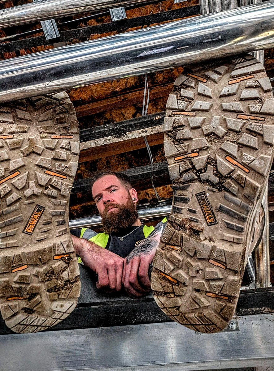 Master Knight tweet media