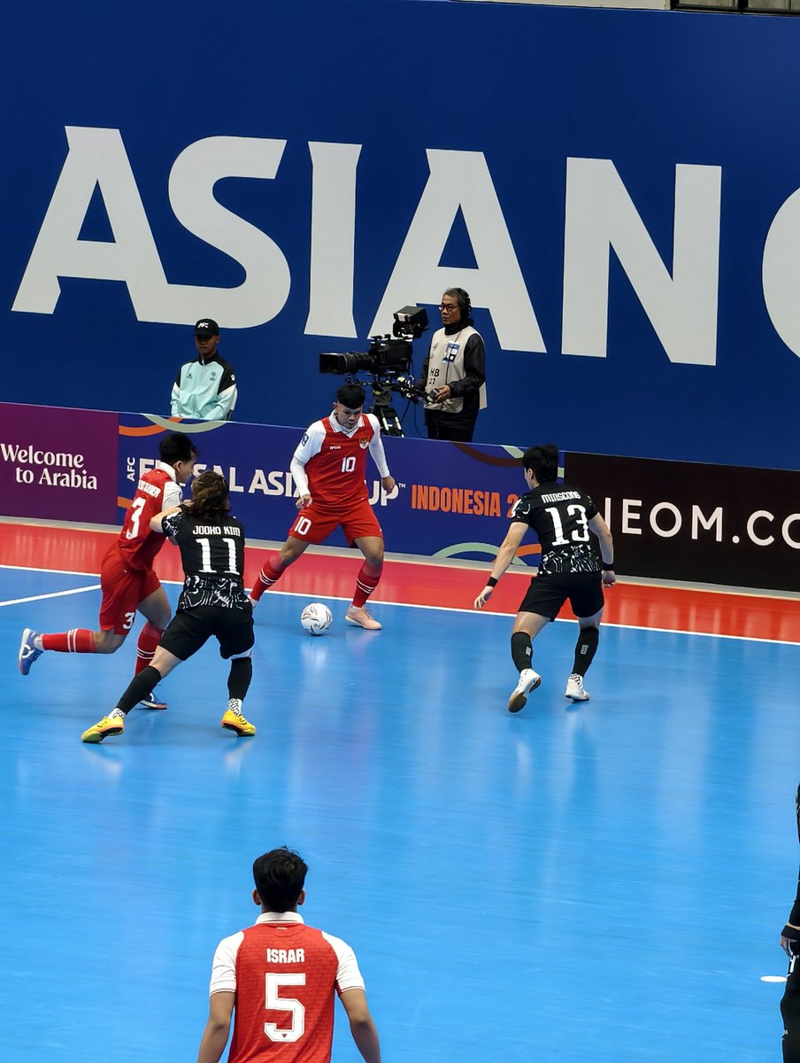 Coach Shin is in the building 👀

🇮🇩 vs 🇰🇷

#AFCFutsalAsianCup2026
