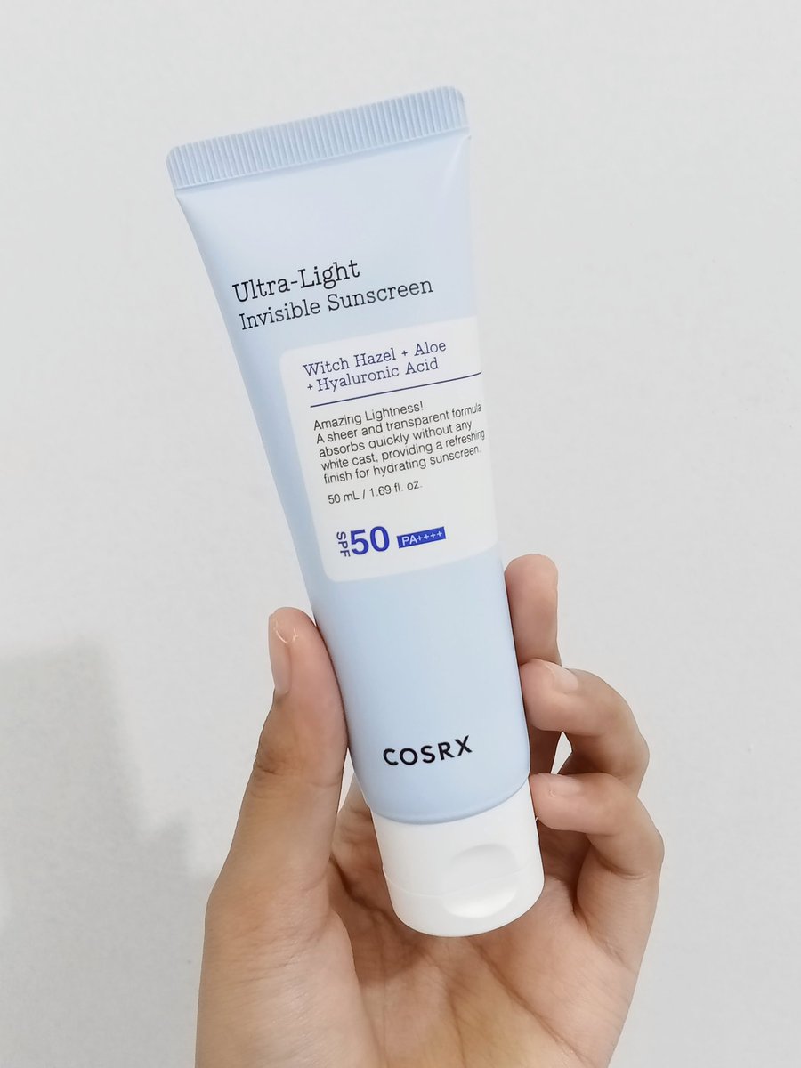 matchacoklate's tweet image. Holy grail korean sunscreen🌞🧴

sunscreen yang nyaman banget di oily skin &amp;amp; cocok banget buat yang kulitnya sensitive 🫶🏻

ini sunscreen nya COSRX Ultra-light Invisible Sunscreen SPF 50 PA ++++
#COSRXIndonesia #TemanCOSRX #KoreanSkincare