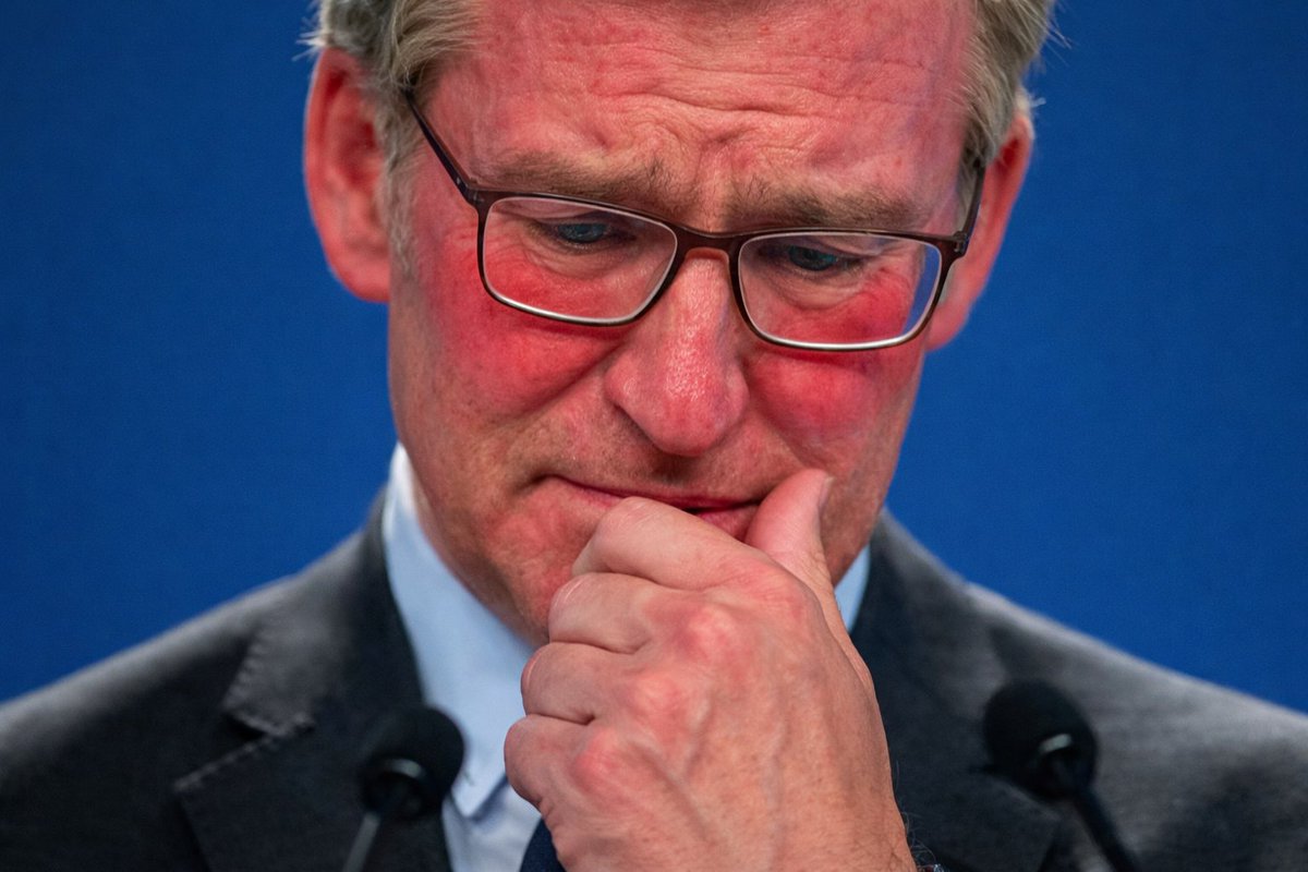 ¿Que Perrosanxe compra votos con el truco de regularizar 500.000 inmigrantes?
Pues que el PP contraataque. Que compre 14 millones de votos de trabajadores subiendo la indemnización de despido. O 6 millones de jubilados subiendo pensiones en vez de bajarlas. Hala, solucionao...