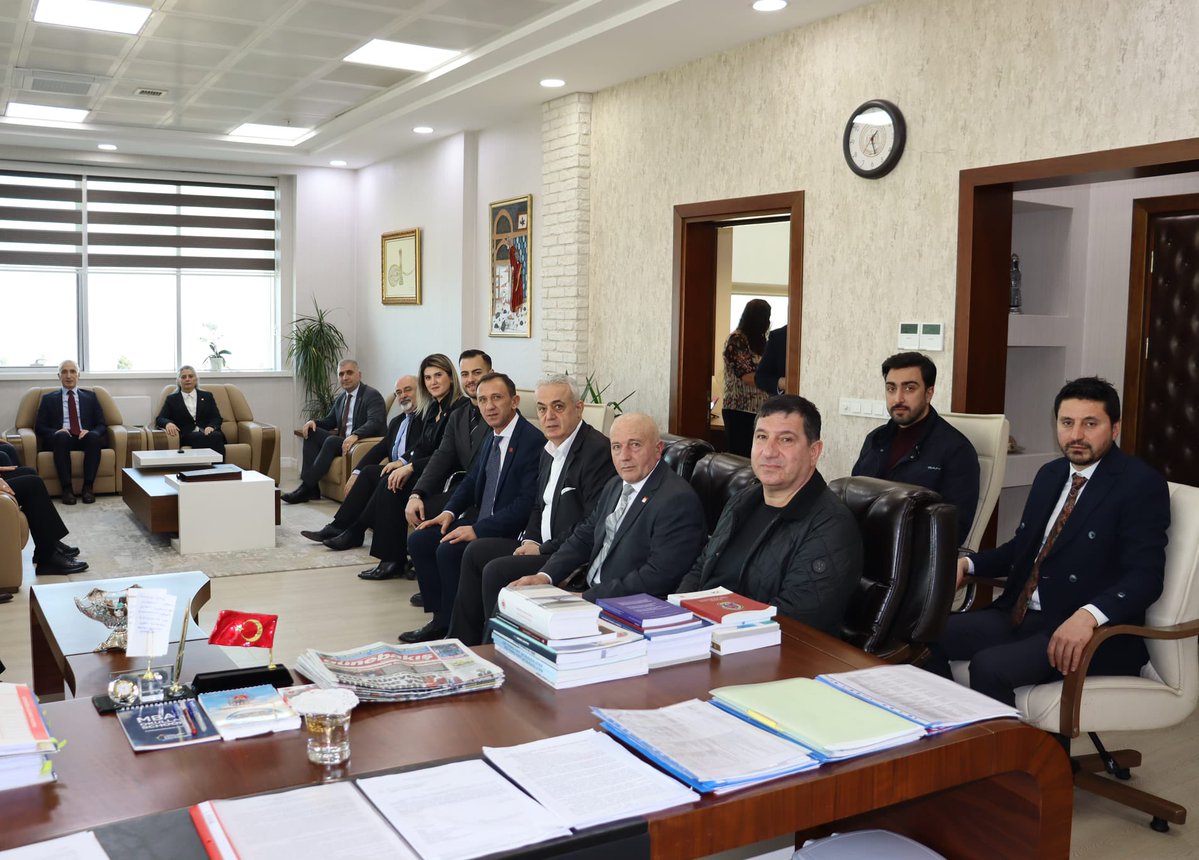 Trabzon Cumhuriyet Başsavcısı Sayın Sedat Çelik’i, CHP Trabzon İl Başkanımız, İlçe Başkanlarımız, Kadın ve Gençlik Kolları MYK üyelerimiz ve İl Yöneticilerimiz ile birlikte makamında ziyaret ettik. 

Sayın Başsavcımıza, nazik kabulleri ve misafirperverlikleri için teşekkür eder,