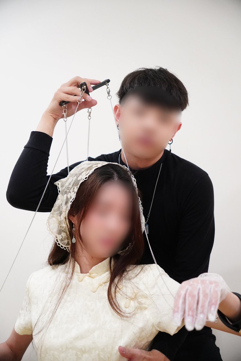 紀錄下身為娃娃被物化互動的小插曲+ALT

即使是完全交出自主權力成為物品，感受到的也是好好的愛護與溫暖

感謝一日珠寶商&amp;他的珠寶展示娃娃
<a href="/lil_kuo_1999SW/">郭</a>