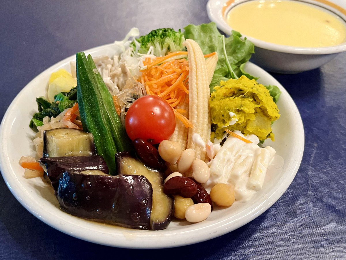 マツコの知らない世界で、ステーキのあさくまさんのコーンスープが登場したみたい🌽

あさくまさんのコーンスープはいいぞぅ！
ハンバーグもサラダバーもいいぞぅ！