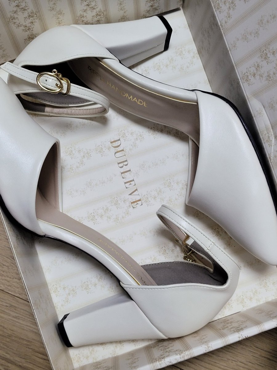 250사이즈 이 애물단지를 어카지.......... 테스트로 딱 한번 신어보고 데리고 나가지않았음....