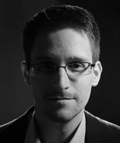 TheDefiantGhost's tweet image. Edward Snowden in 2019: "The problem with applications like WhatsApp is, it was actually designed to have very strong encryption, just the same as the gold standard today which would be the signal messenger or the wire messenger, but then it was bought by Facebook because it was…
