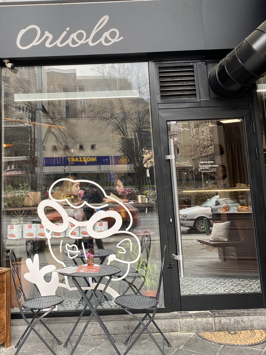 galevski's tweet image. Фокусирани на секојдневните глупости и дегутантости во Скопје и државава, како да губиме (или губам) капацитет за забелњжување на добро и извонредност. 
Ориоло е италијанска пекара во полукружната зграда со столбови спроти Соборна. Вчера бев, преубави, домашни, италијански…