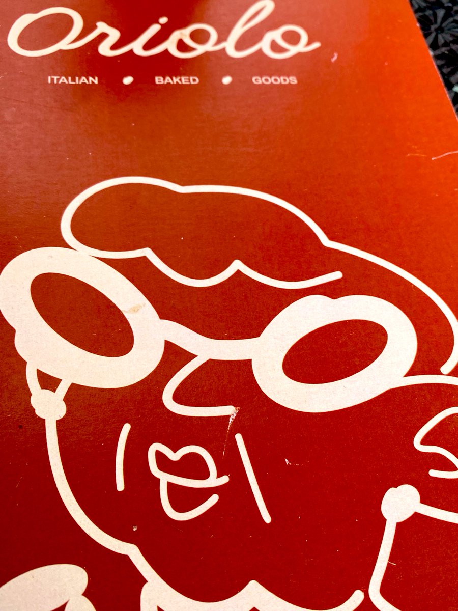 galevski's tweet image. Фокусирани на секојдневните глупости и дегутантости во Скопје и државава, како да губиме (или губам) капацитет за забелњжување на добро и извонредност. 
Ориоло е италијанска пекара во полукружната зграда со столбови спроти Соборна. Вчера бев, преубави, домашни, италијански…