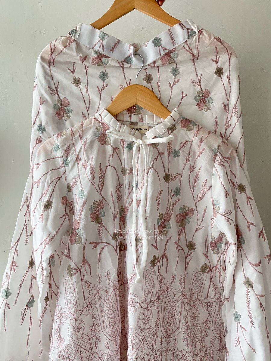 POV: outfit lebaran tapi bisa dipakai buat daily

one set from local brand, design cantik, and i can style it for so many occasions. best purchase this year, motif &amp; warnanya juga banyak 😭💗