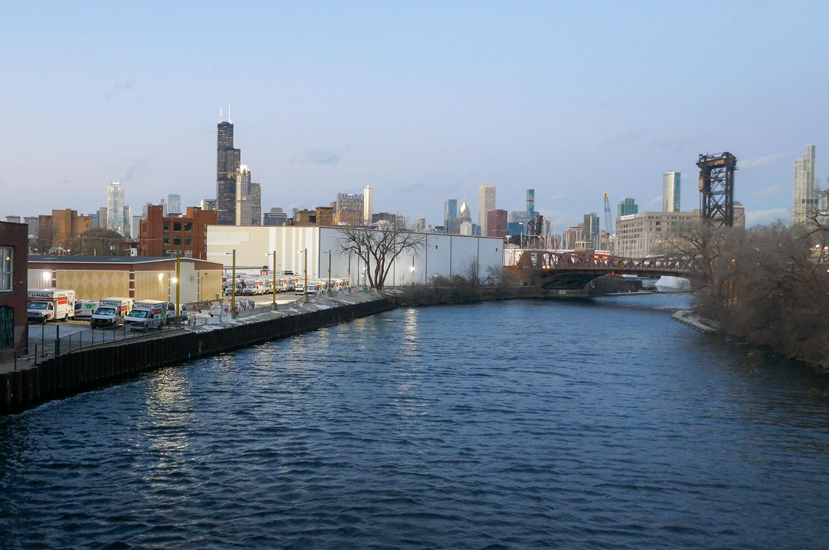 Chris_arnade's tweet image. If I foreigner asks me which one US city to visit to understand it, I would say Chicago. 

LA/SF are coded as an Asian city, NYC European, but Chicago is very much an American city 

walkingtheworld.substack.com/p/not-walking-…