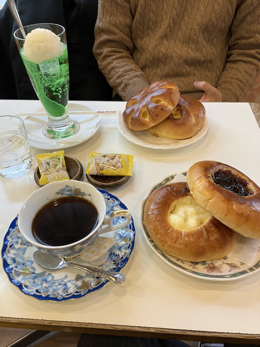 mke91carp's tweet photo. ボン・千賀やチャオにスガキヤ、ヤマサちくわと八奈見さんばりに食事関係も堪能。
あんかけスパはこしょうあんなにかける必要があるなのかなと思いましたが😅
#マケイン https://t.co/lDxd30jUSw