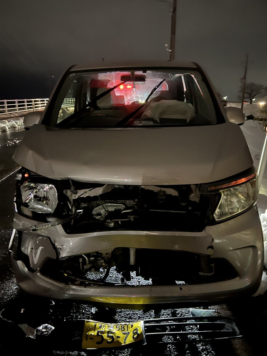hatyan3663's tweet photo. 妻が正面衝突した。
よく生きてたよ
相手は飲酒運転で真っ直ぐ反対車線を突っ走ってきたようで今も震えている妻を見るとヘラヘラとしながら供述をしてた犯人に殺意が湧いてきます。

何にせよ生きててよかった

僕が言えることではありませんが皆さん運転にはくれぐれもお気をつけて。 https://t.co/KAJqb1rJR1