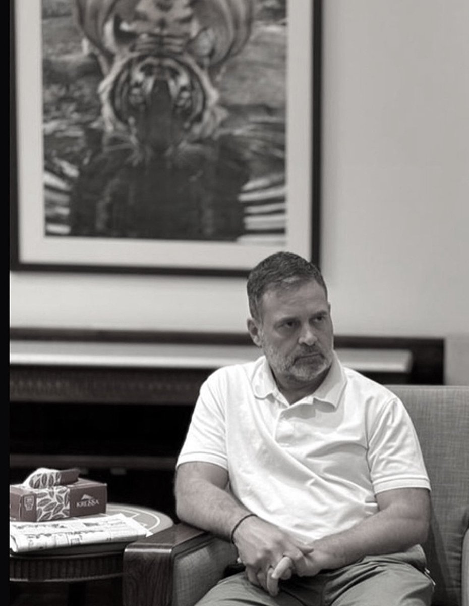 grafidon's tweet photo. UGC से पहले एक सवाल — क्या आप आज भी नागरिक हैं?
—
राहुल गांधी ने बिहार की रैली में कहा था —
भारत हर उस नागरिक के साथ खड़ा मिलेगे
जिसके साथ अत्याचार होगा।
—
इस पर एक अंध-भक्त ने पूछा —
तो फिर UGC गाइडलाइंस पर राहुल गांधी चुप क्यों हैं?
—
सवाल ठीक है।
लेकिन उससे पहले ये तय करिए —
क्या आप आज भी नागरिक हैं?
—
आप इतने अंधे कैसे हो गए
कि ज़हर भरी हवा,
ज़हर भरा पानी,
और दवा के बिना मरते लोग
आपको दिखना बंद हो गए?
—
कोरोना में
लाखों लाशें,
श्मशानों की कतारें,
ऑक्सीजन के लिए तड़पते लोग —
सब भूल गए?
—
नोटबंदी पर सवाल करना भूल गए?
GST ने छोटे व्यापारियों की कमर तोड़ी —
इस पर आपका नागरिक कहाँ था?
—
बीजेपी की नफरत,
पूंजीवाद,
और भ्रष्टाचार को
आपने सालों तक डिफेंड किया।
—
तब नागरिक बोध नहीं जागा?
—
2014 से पहले
आप इतने ताकतवर नागरिक थे
कि सरकार बदल दी।
—
11 साल में
अंध-भक्त कैसे बन गए?
—
इंदिरा गांधी कहती थीं —
बीजेपी मुनाफाखोर व्यापारियों की पार्टी है।
—
आज सच सामने है —
सरकार दो नेता और दो सेठ चला रहे हैं।
—
अगड़े-पिछड़े-अल्पसंख्यक
इनके लिए सिर्फ़ औज़ार हैं।
—
अंग्रेज़ों को पहचान लिया था,
इन्हें क्यों नहीं पहचान पाए?
—
पहले अंध-भक्ति छोड़िए।
नागरिक बनिए।
—
फिर सवाल पूछिए।
हर सवाल का जवाब मिलेगा।

#घोरकलजुग #RahulGandhi #UGCRegulations