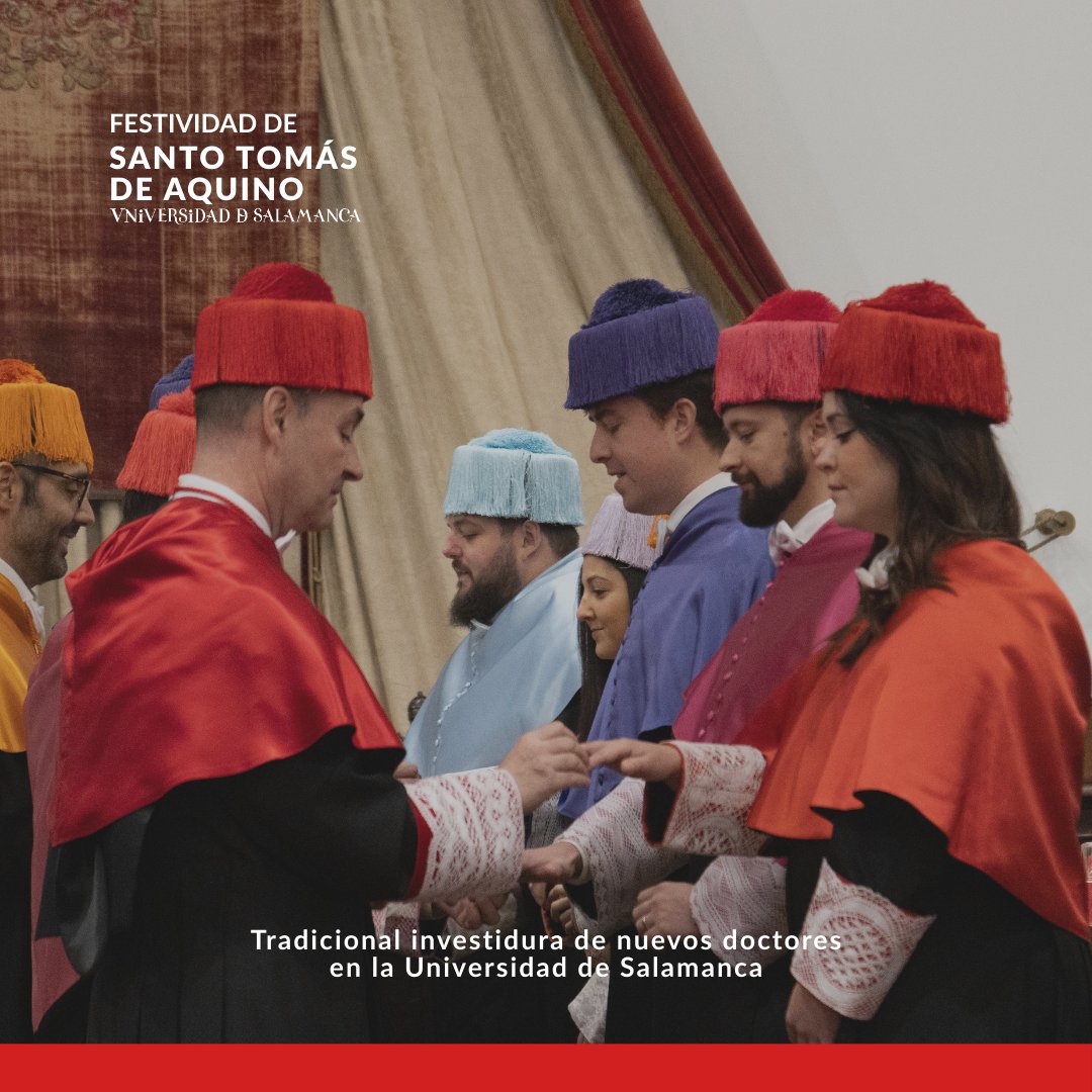 usal's tweet photo. 🎓 Celebramos la tradicional investidura de nuevos doctores y doctoras en la Universidad de Salamanca, en el marco de la ceremonia de la festividad de #SantoTomásDeAquino.  
 
Cada año, las facultades y escuelas de la USAL seleccionan a un nuevo doctor y a su padrino, que representarán a cada centro en el acto académico. 👩‍🎓👨‍🎓  
 
El acto se desarrolla con la imposición de los símbolos: el birrete, el anillo y el libro abierto y cerrado.  Todo se desarrolla siguiendo la fórmula tradicional en latín.  
 
A las 11:30, acompáñanos en este simbólico acto.  
 
Síguelo en directo 👉📺 https://t.co/K6EjXOdaaE