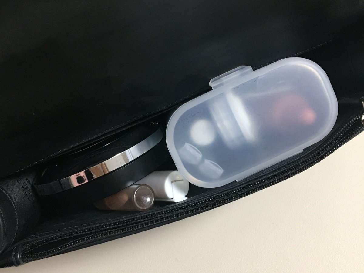 다이소가 또 일내다...🤤 약간 무인양품 케이스느낌
잡다한거 깔끔하게 넣고다니는 수납함 내줌!!!
난 왜 항상 이런건 하나만 사오지
품번: 1067997