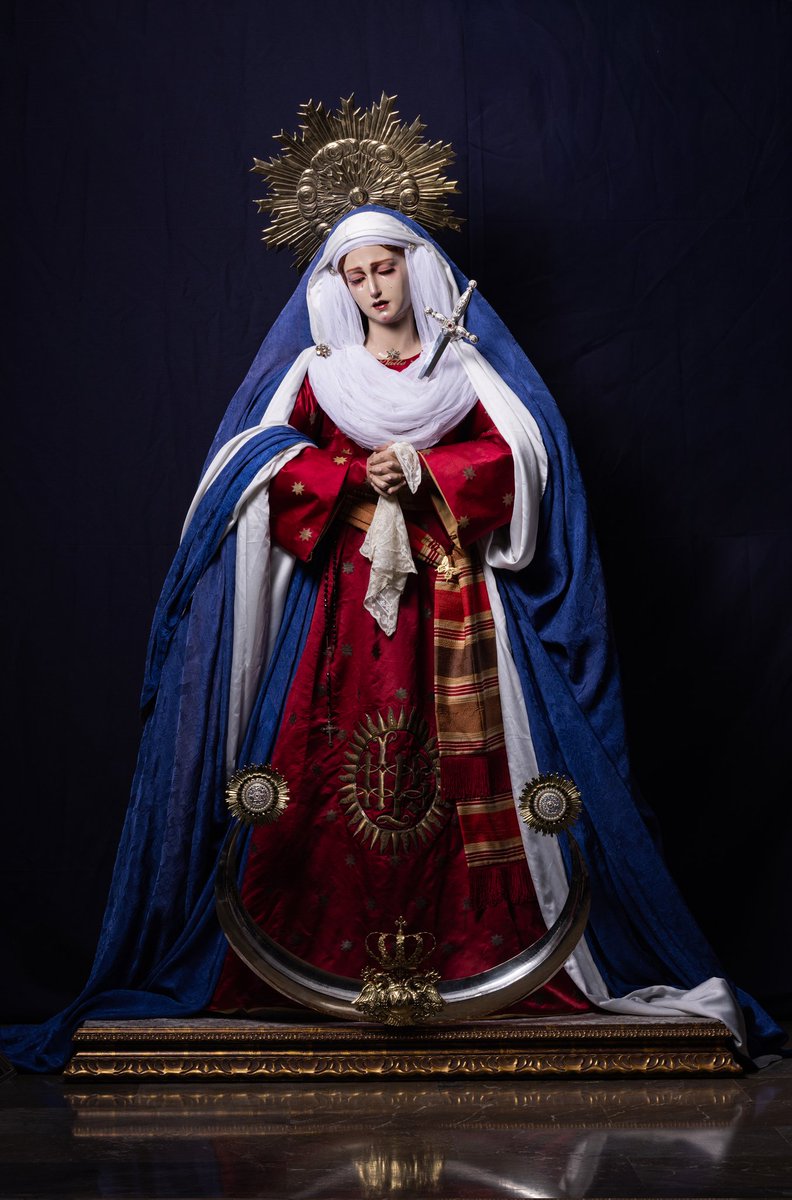 valle_malaga's tweet photo. OFICIAL| Santa María del Valle se presenta ataviada de hebrea para la festividad de la Candelaria y próxima cuaresma.

Para dicha ocasión la Santísima Virgen estrena saya bordada en color carmesí.

📷 @LMFotosCofrades

#ValledeMálaga
#CofradiasMLG https://t.co/95yHpcwMDy