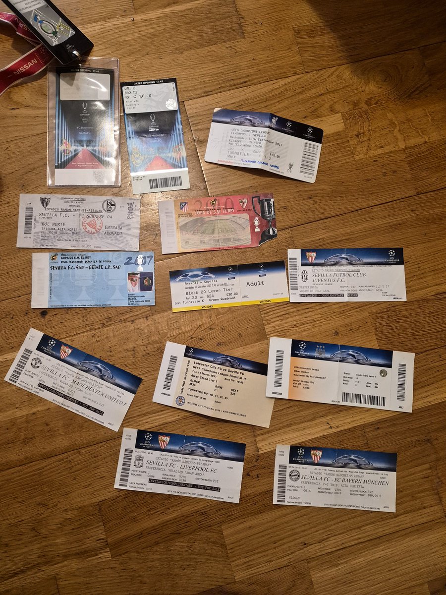 Haciendo limpieza me he encontrado estos tesoros. Increíble lo que hemos vivido y qué pena ver el momento actual. #SevillaFC.
