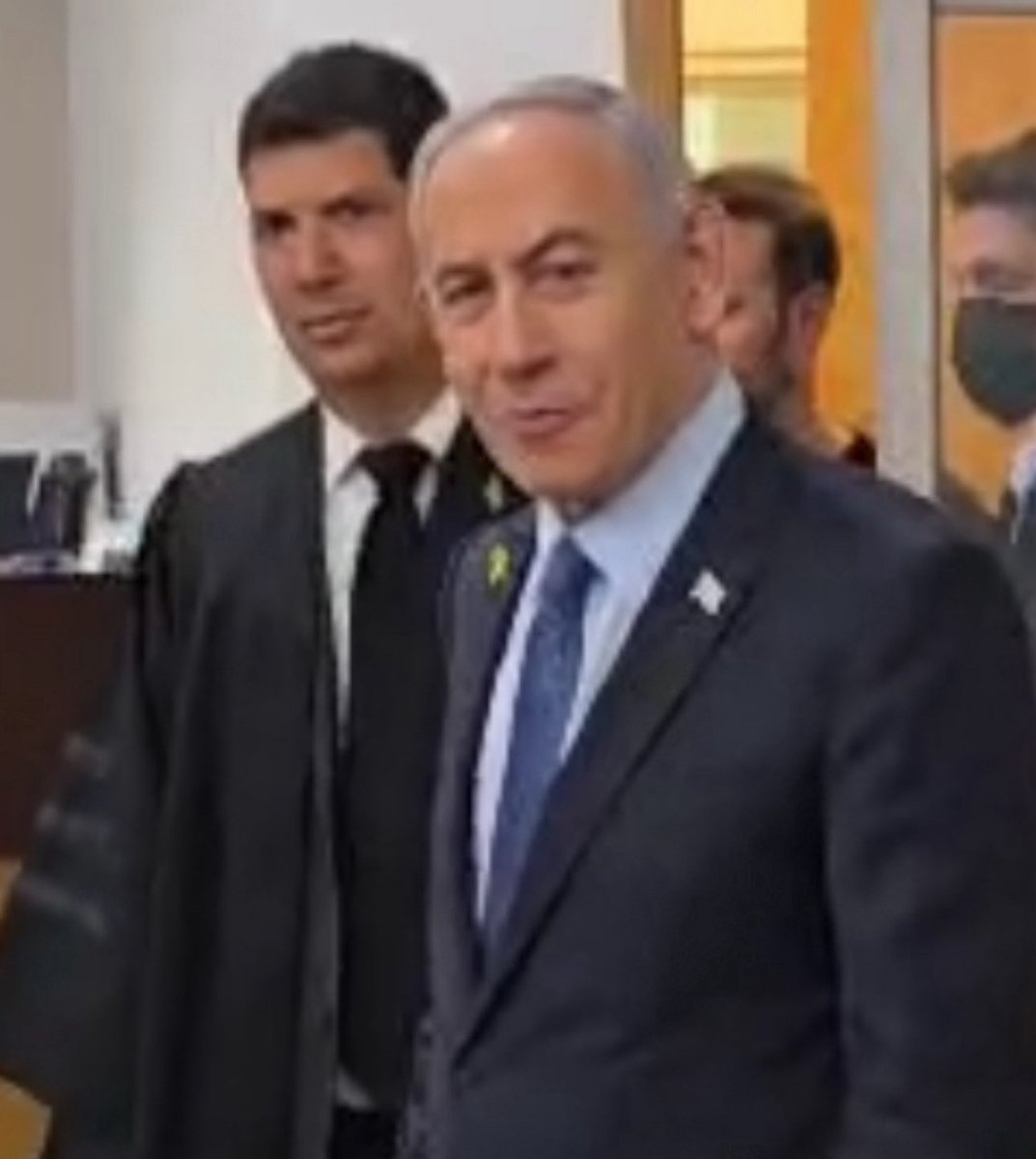 elizipori's tweet image. ואוו!
נתניהו לתירוש: היו הדלפות מהמשטרה ומכם שאני עשיתי עם שאול אלוביץ' את עסקת בזק-יס. אתם הצפתם את המדינה בזה! אם הייתם עושים מחקר תקשורת הייתם רואים את עוצמת השקר שהכנסתם למהדורות החדשות, פאנלים ועיתונים. מאיפה זה בא? רק מכם! זה היה שקר נבזי! נתתי לו מתנות? שום דבר!…