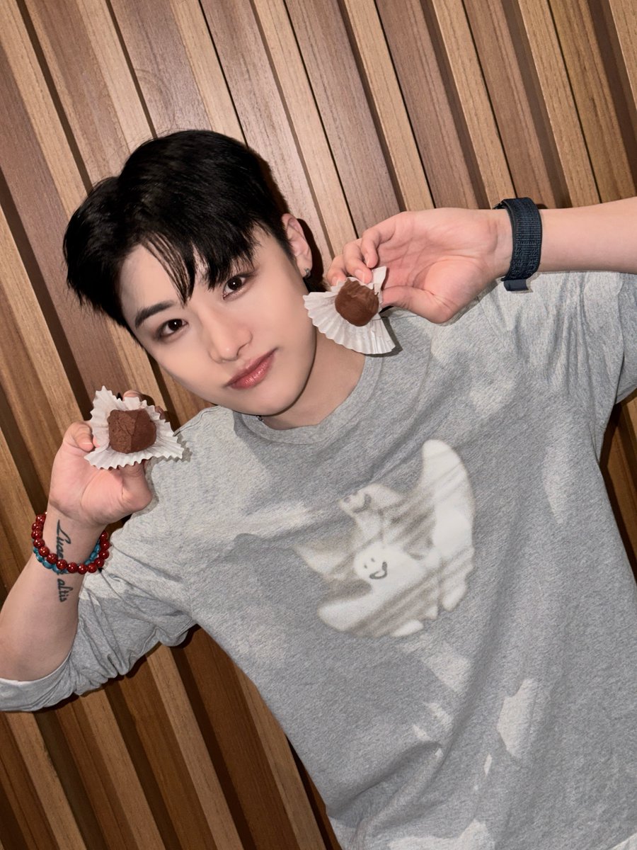 XODIAC_MEMBERS's tweet image. [#렉스] 

두바이 쫀득쿠키 사줄사람 (누구야) 🤫

#XODIAC #소디엑 #LEX #렉스