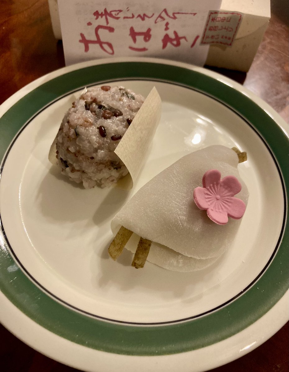 tramiho7's tweet image. 花びら餅も食べてます🌸