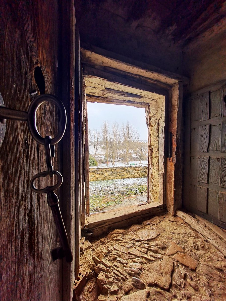 ¡Descubriendo la Soria profunda!
La Cuenca es un pueblo declarado Bien de Interés Cultural con categoría de conjunto etnológico precisamente por conservar su arquitectura tradicional.
📸 @rocioguijo

#lacuenca #soria #soriaestademoda #turismo #patrimonio <a href="/CyLEsVida/">Turismo Castilla y León</a>