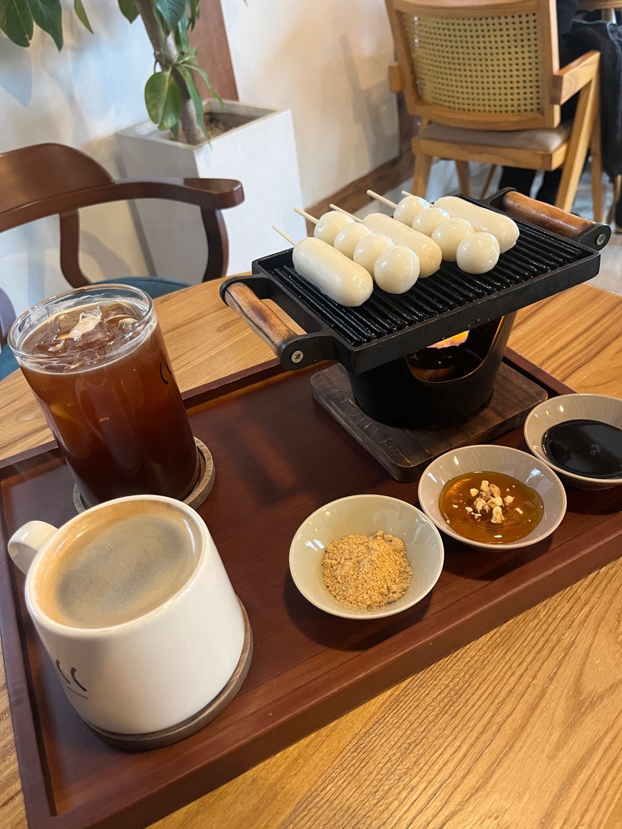 kerothini's tweet photo. #블루레이디 #블루레이디_트친소  #블루레이디_일상계 #일상계_트친소

지난 여름 졸업하구 취준 중인 20대 백수입니다•• 공기업 준비하고 있고, 주식도 조금 하고 있어요🫶

관심사는 케이팝, 재테크, 영화드라마, 케로로, 여행, 그리고 공부랑 독서도 좋아해요😻🤩

흔적 남겨주시면 천천히 다 찾아갈게요 친해져요 💭