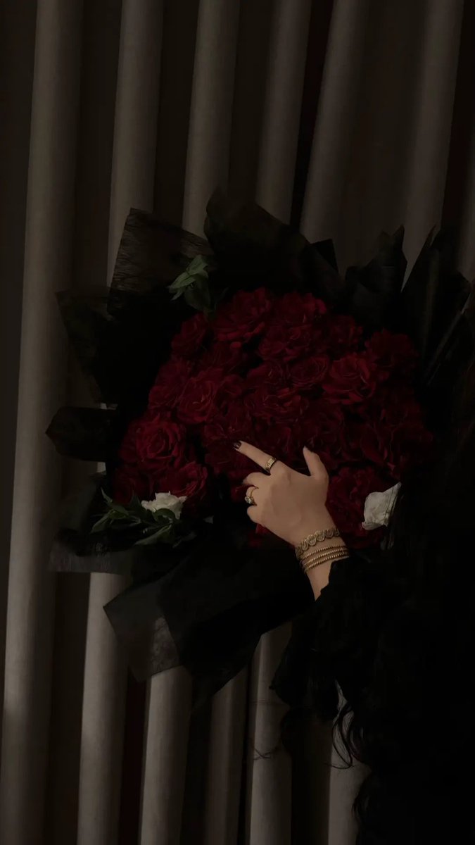 زاهية مثل الورد لا تشبه أحدًا إلا نفسها♥️

 #صباحيات