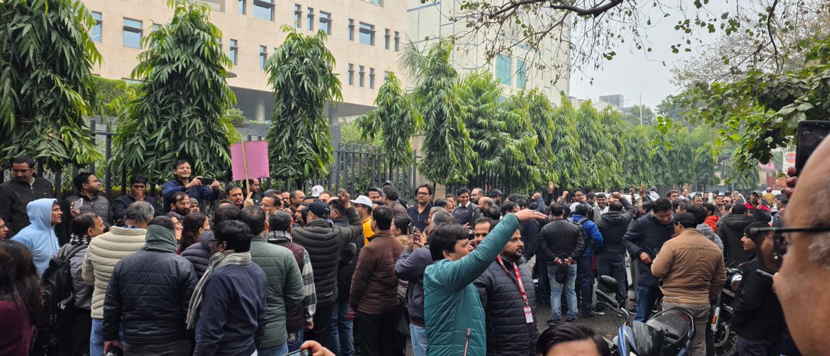 Hellobanker_in's tweet photo. Bank Strike at New Delhi on 27 January 2026 demanding implementation of 5 Day Banking. https://t.co/AddRGpjK0E