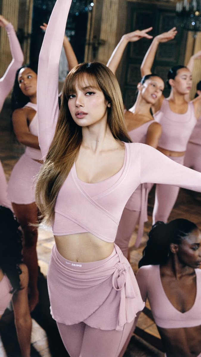 ลิซ่าสวยเหมือนเอไอ❌️
ลิซ่าสวยกว่าเอไอ ✅️
#LISAxNikeSKIMS
#LISAxNIKE
#LISA <a href="/wearelloud/">LLOUD</a>